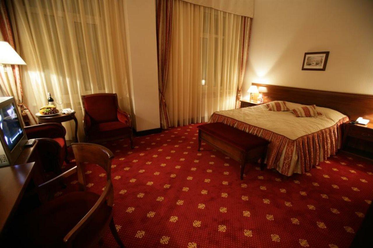 Grand Tien Shan Hotel Almaty Extérieur photo