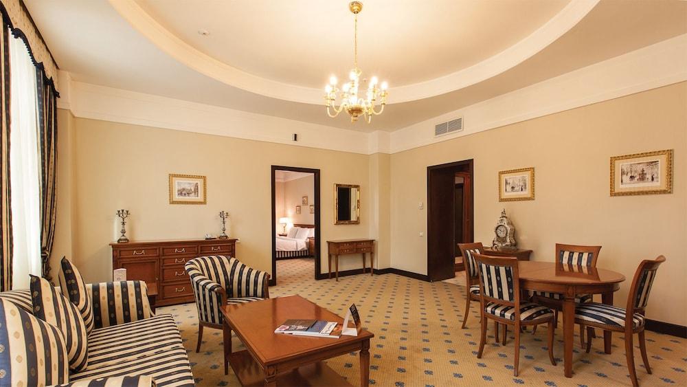 Grand Tien Shan Hotel Almaty Extérieur photo