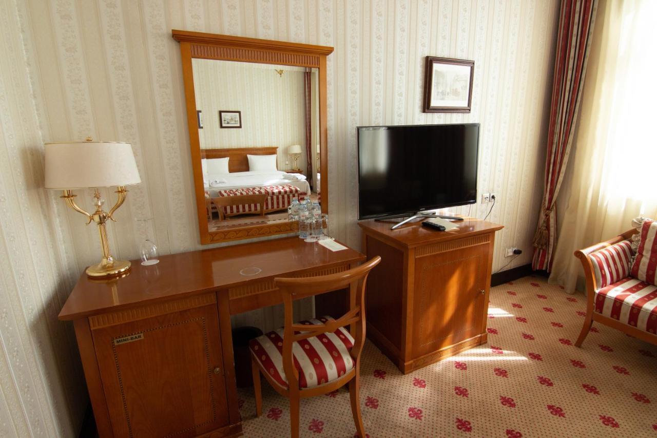Grand Tien Shan Hotel Almaty Extérieur photo