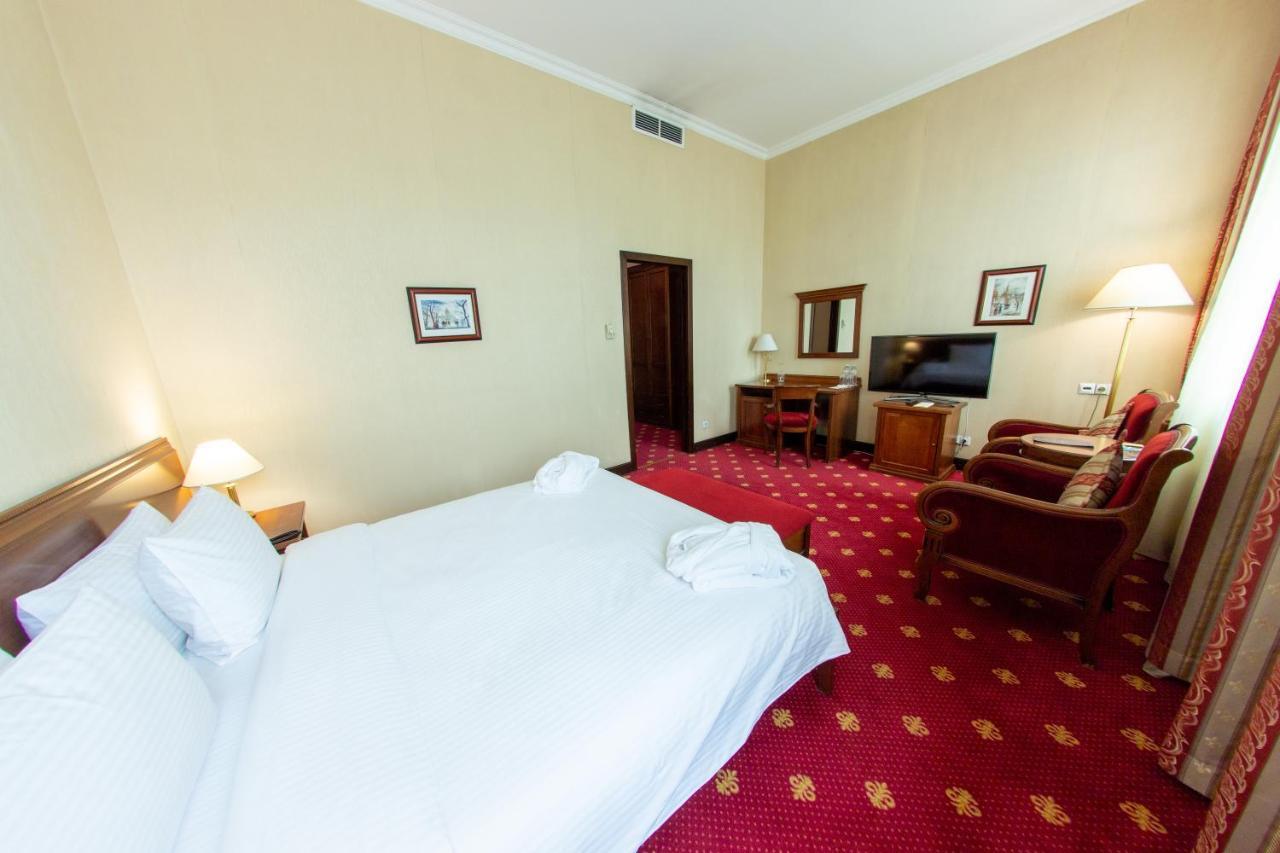 Grand Tien Shan Hotel Almaty Extérieur photo