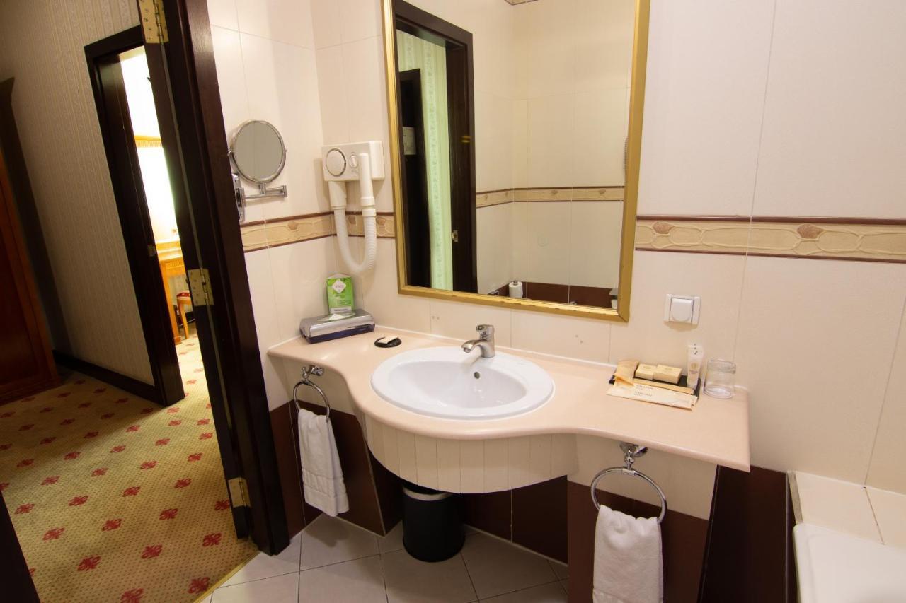 Grand Tien Shan Hotel Almaty Extérieur photo