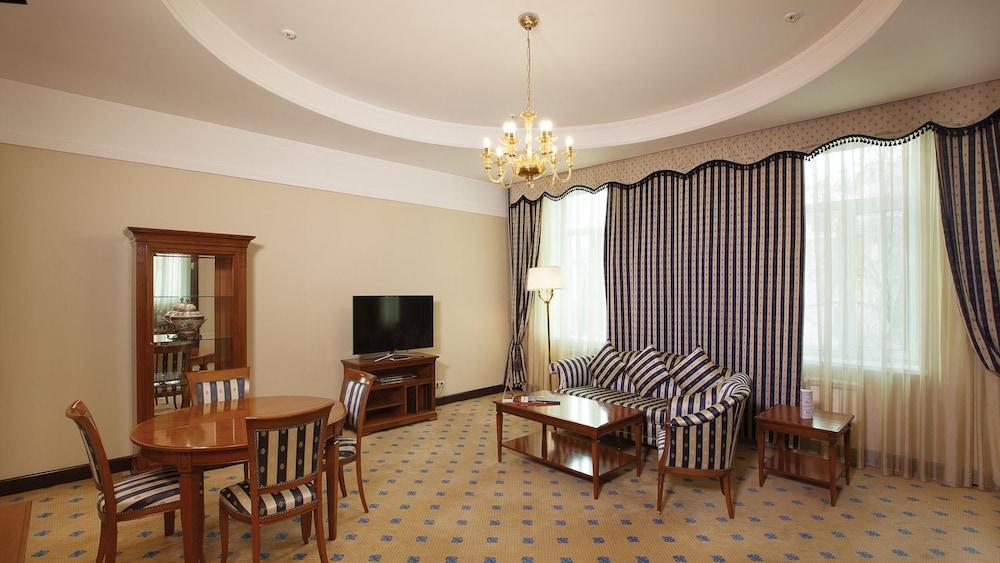 Grand Tien Shan Hotel Almaty Extérieur photo