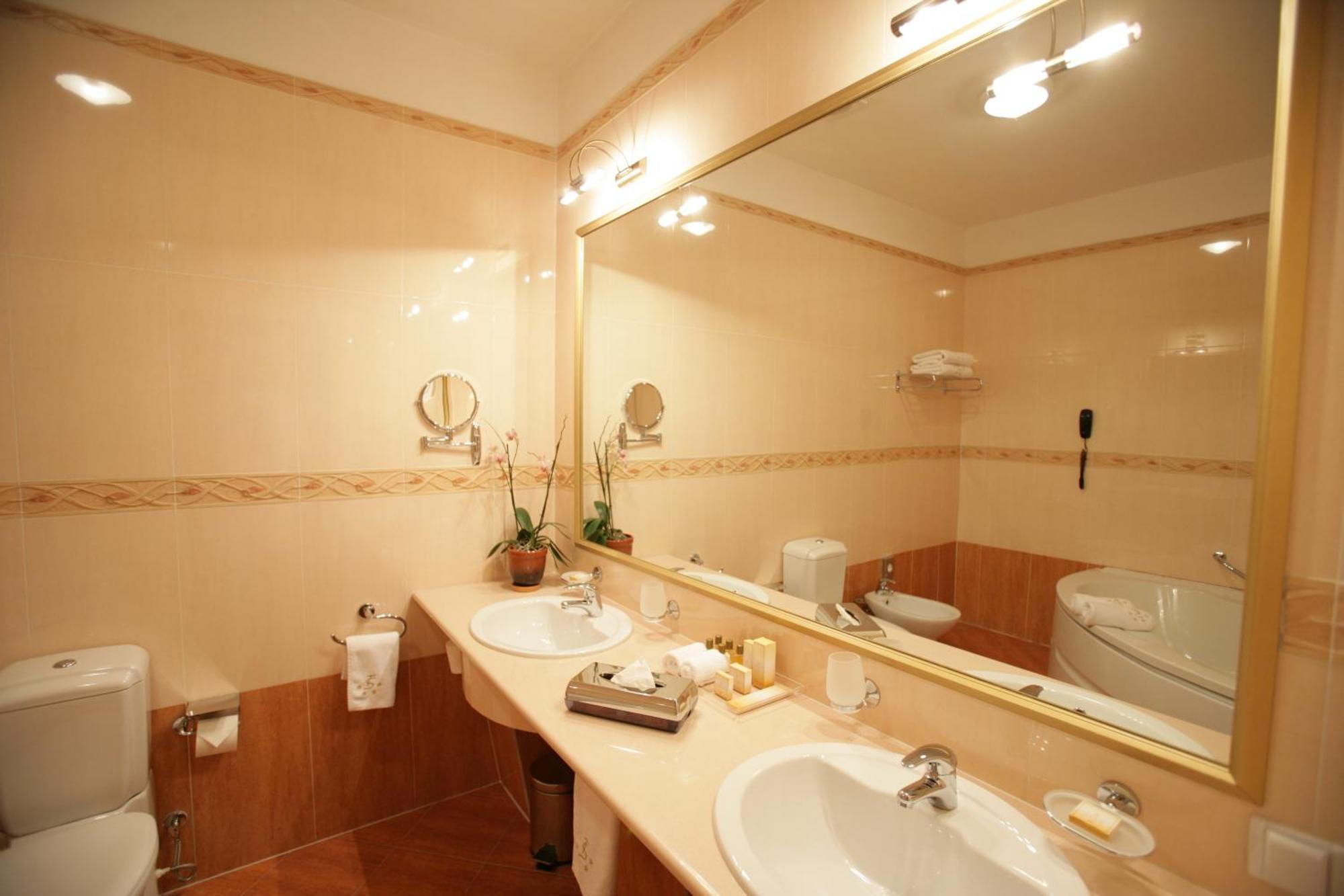 Grand Tien Shan Hotel Almaty Chambre photo
