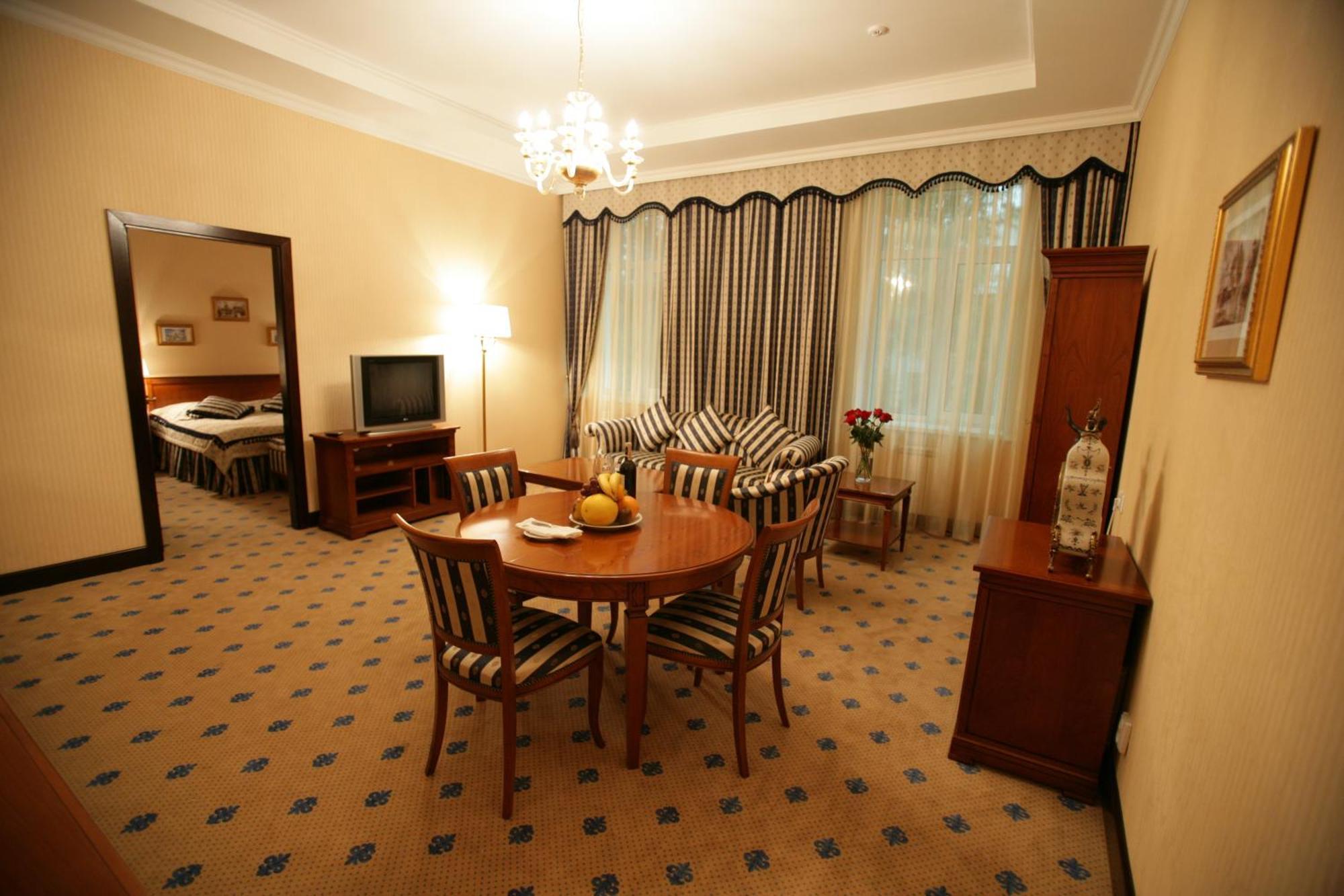 Grand Tien Shan Hotel Almaty Chambre photo