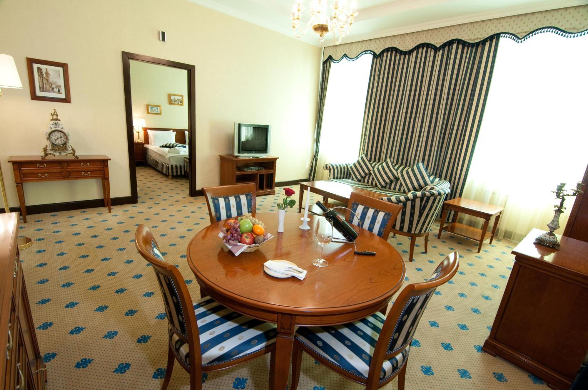 Grand Tien Shan Hotel Almaty Extérieur photo