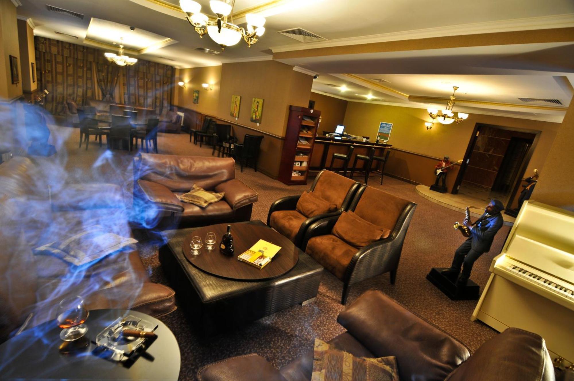 Grand Tien Shan Hotel Almaty Extérieur photo