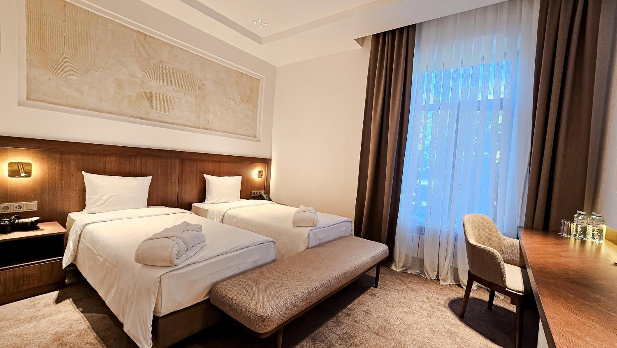 Grand Tien Shan Hotel Almaty Extérieur photo