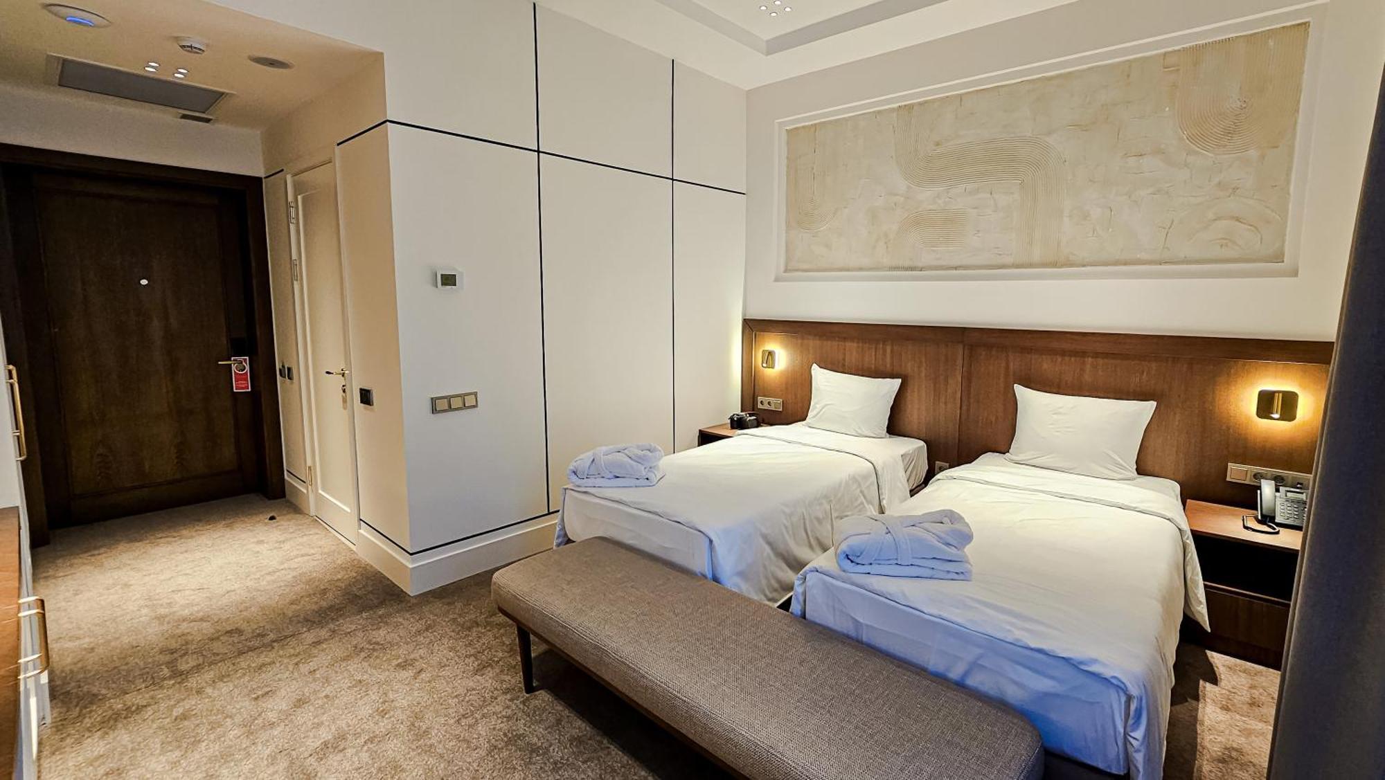 Grand Tien Shan Hotel Almaty Extérieur photo